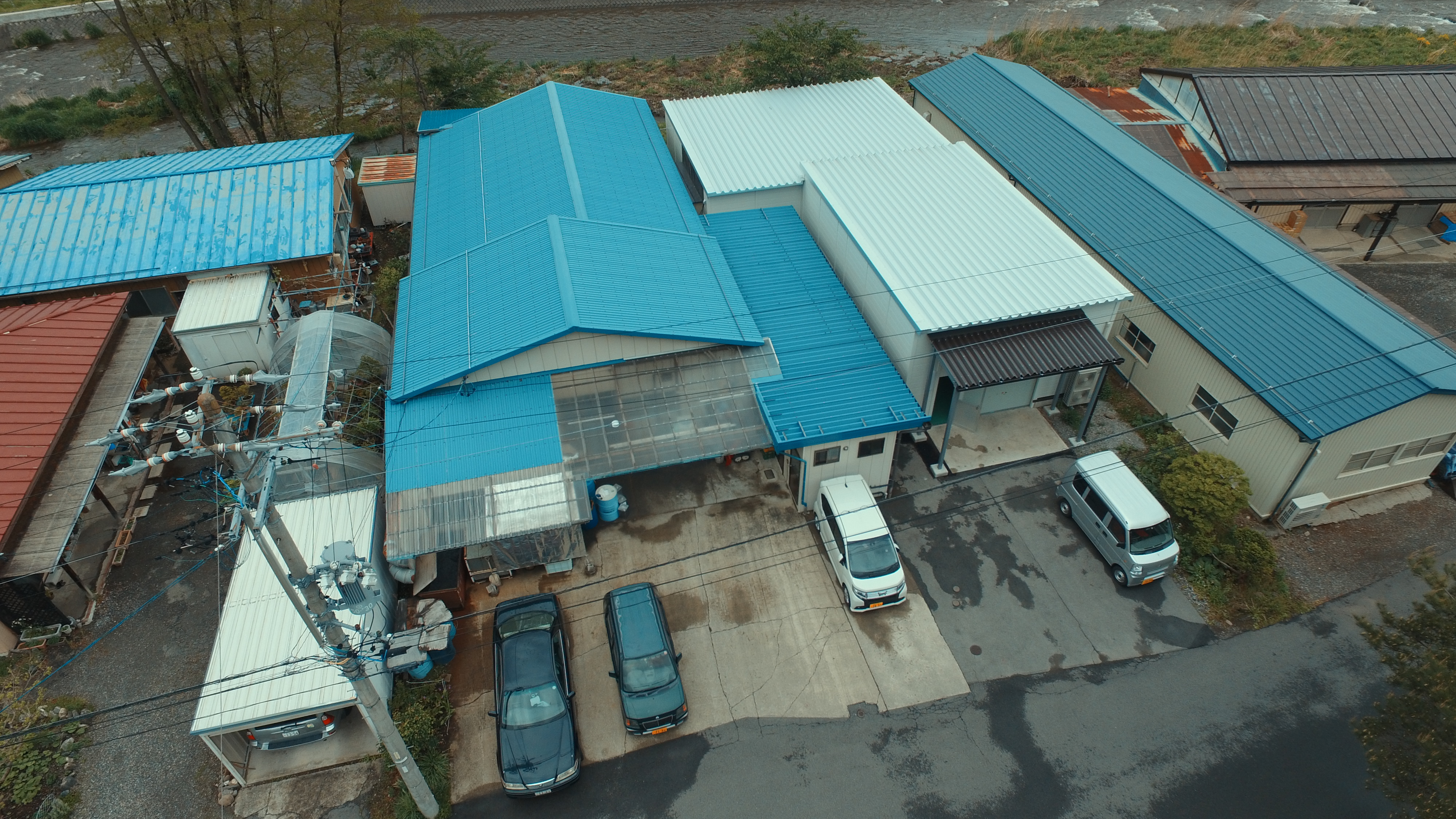 長野県茅野市宮川の工場外観（空撮）
